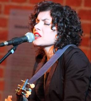 Carrie Rodriguez (USA)
